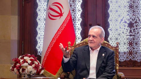 پزشکیان: با تحریم یا بدون تحریم، کشورمان را خواهیم ساخت