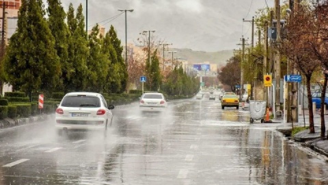 احتمال وجود رگبار و رعد و برق در برخی استانها تا فردا
