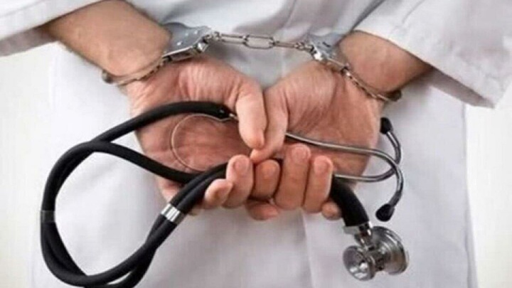 مرگ پزشک جراح متخلف، قبل از دستگیری