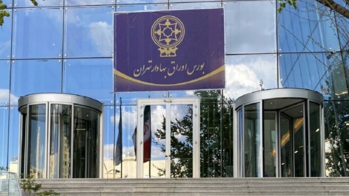 رشد ۱۸ هزار واحدی بورس با اهرم خودروسازان/رقابت نرخ سود بین بانک‌ها و صندوق‌های بورسی