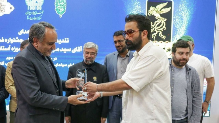 اهدای سیمرغ بهترین فیلم جشنواره فجر به آستان قدس رضوی