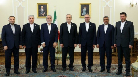 پزشکیان: گسترش همکاری‌ها با کشورهای مختلف، ایران را در برابر تکانه‌ها مقاوم می‌کند