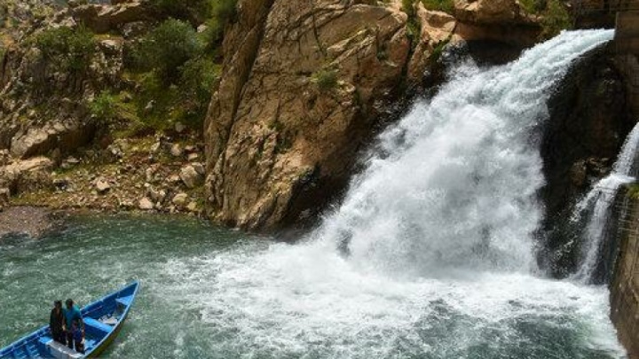 نجات سرنشینان یک قایق غیرمجاز در آبهای منطقه هجیج