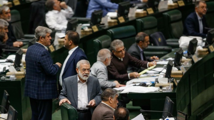 مجلس با اولویت بررسی طرح نظام قانون گذاری مخالفت کرد