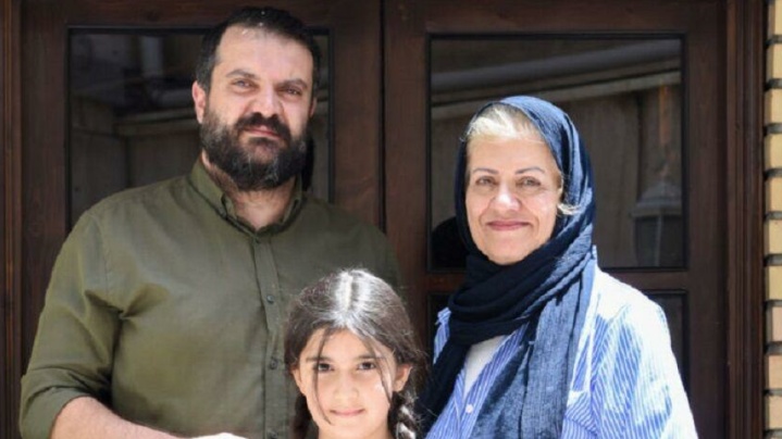 مادرجان؛ خواهش میکنم استقلال را ول کن و بیا بیرون!