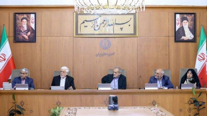 دستور پزشکیان برای رفع مشکلات سرمایهگذاران و تولیدکنندگان برق