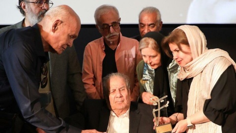 اولین نشان سپاس موزه سینما به بیژن محتشم، گریمور پیشکسوت اهدا شد