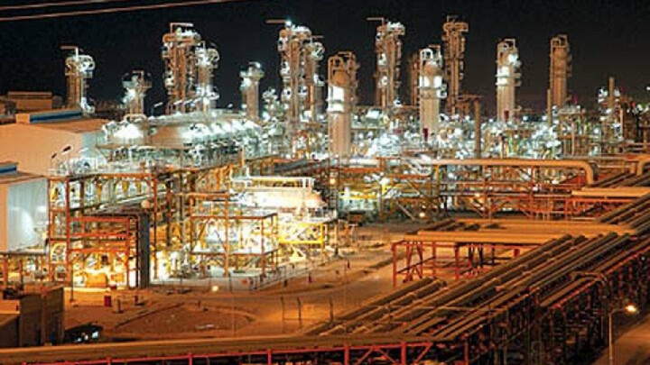 مهار آتشسوزی در پتروشیمی خارگ