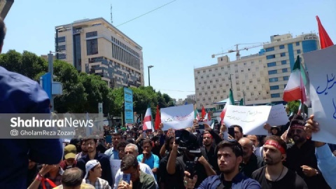 فیلم/ تجمع مردمی مقابل حرم مطهر رضوی در محکومیت جنایات اخیر رژیم صهیونی در کشور