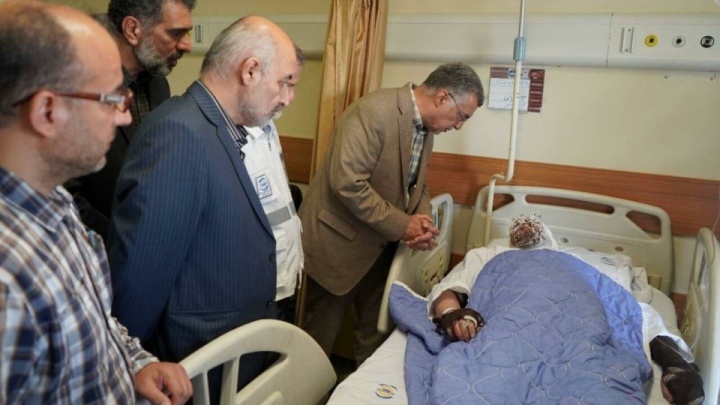 عیادت «عارف» و «ظفرقندی» از مجروحان حملات رژیم صهیونیستی/ بسیج همه امکانات برای درمان مجروحان