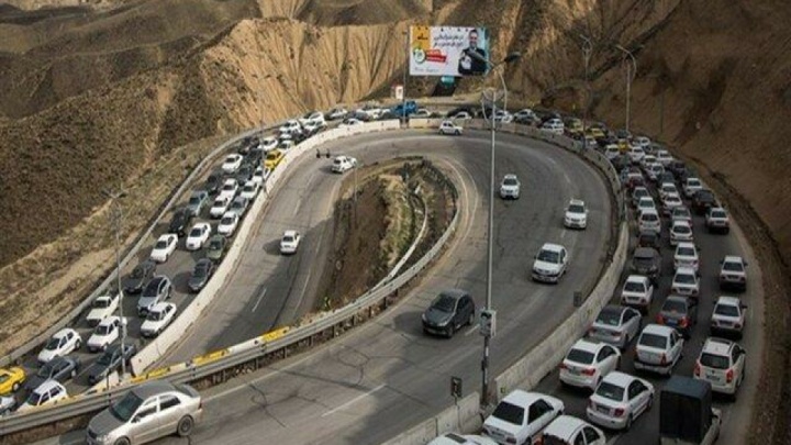 ترافیک در محورهای مازندران پرحجم و تردد جریان دارد