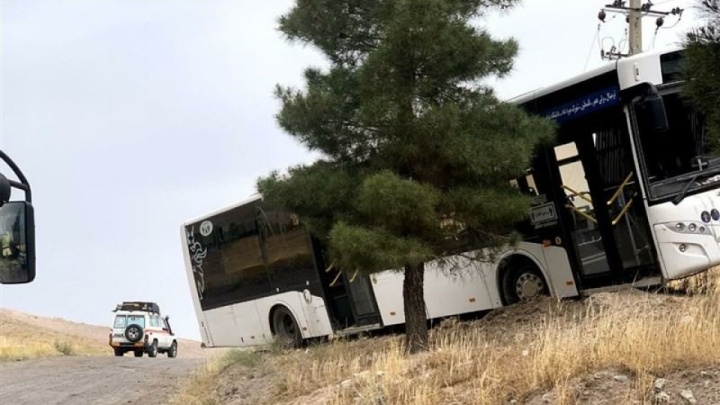 واژگونی اتوبوس ۲۷ مصدوم برجای گذاشت
