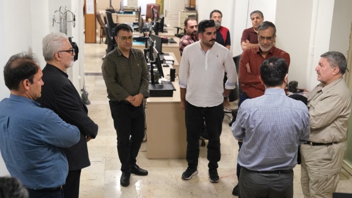 بازدید رئیس شورای اطلاع رسانی دولت از روزنامه ایران