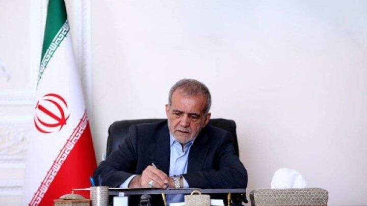 پزشکیان: دستگاههای دولتی از هیچ خدمتی دریغ نورزند