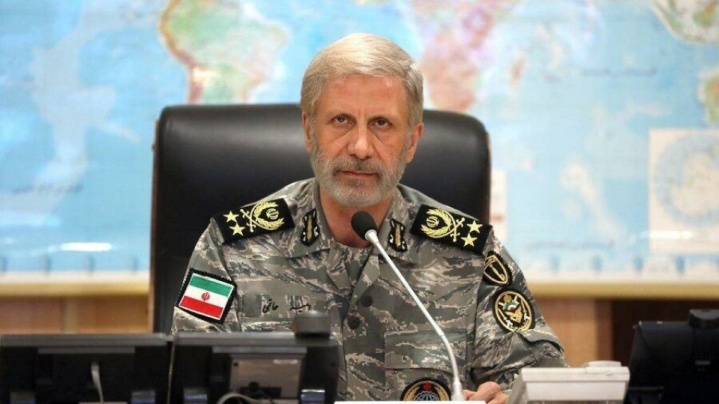 فرمانده کل ارتش: ایران به جنایت آمریکاییها پاسخ قاطعانه میدهد