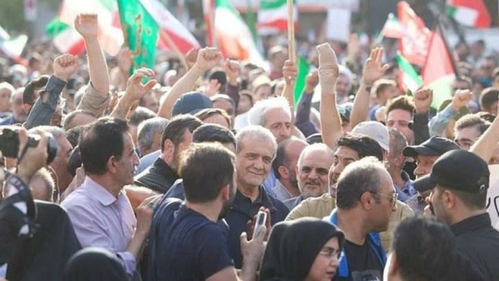 افتخار پیروزی برای ملت ایران است/ دشمن تنبیهی سخت متحمل شد