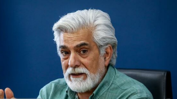 انتقاد حسین پاکدل از کسانی که به آغوش دشمن رفتند