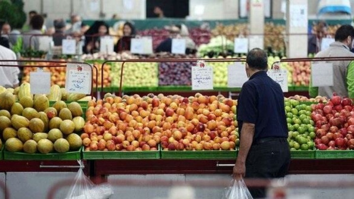 ظرفیت بیشتری به بازارها و میادین میوه و ترهبار عرضه میشود/ کمبودی در اقلام مصرفی شهروندان وجود ندارد