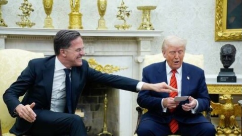 ترامپ تصویر پیامک‌های شخصی دبیرکل ناتو به خودش را منتشر کرد