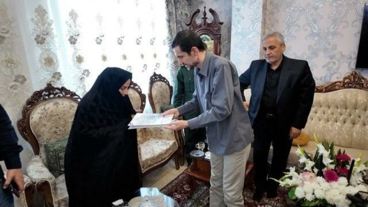 دیدار فرزند رئیسجمهور و مشاور استاندار آذربایجانشرقی با خانواده شهدای تجاوز رژیم صهیونیستی