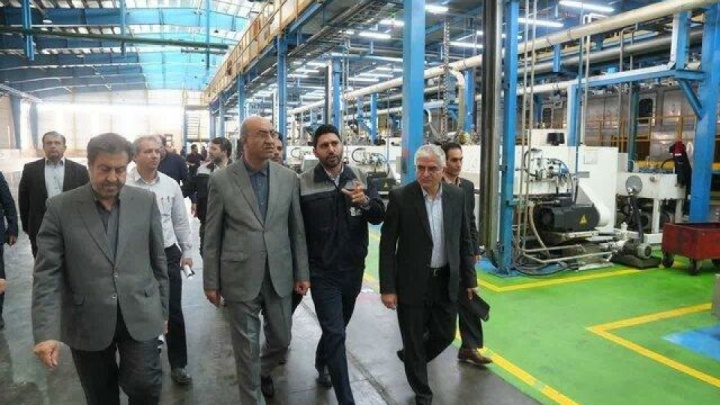 رفع مشکلات بخش تولید با پشت میزنشینی امکانپذیر نیست