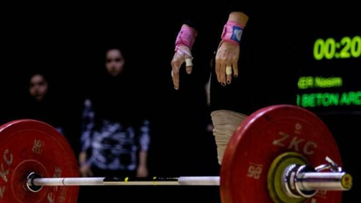 مجمع فدراسیون وزنهبرداری به تعویق افتاد