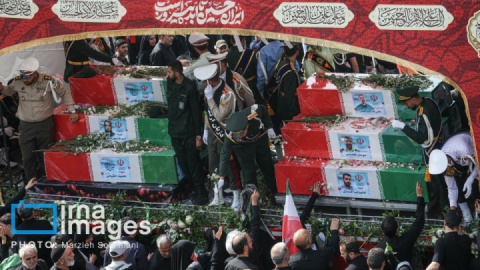 حضور رییس جمهور پزشکیان در تشییع پیکر مطهر شهدای اقتدار؛ میدان انقلاب