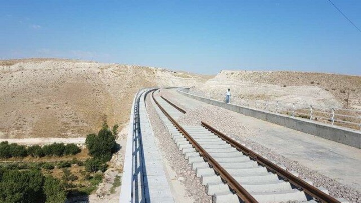 زیرساختهای ریلی در کشور باید توسعه یابد