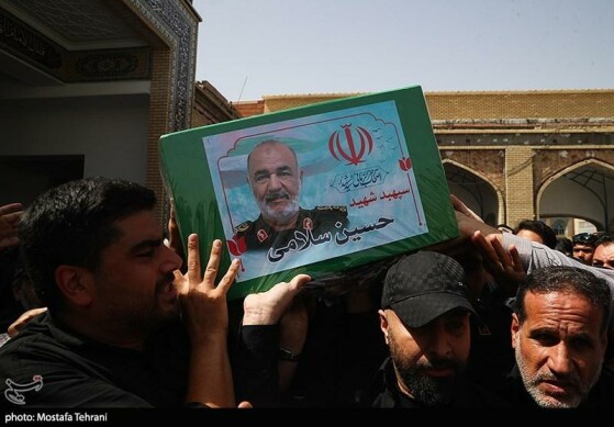 تشییع و خاکسپاری پیکر شهید «حسین سلامی» در حرم عبدالعظیم (ع)