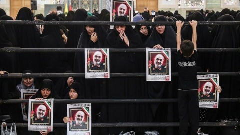 گزارش تصویری/ تشییع و خاکسپاری پیکر شهید «حسین سلامی» در حرم عبدالعظیم (ع)