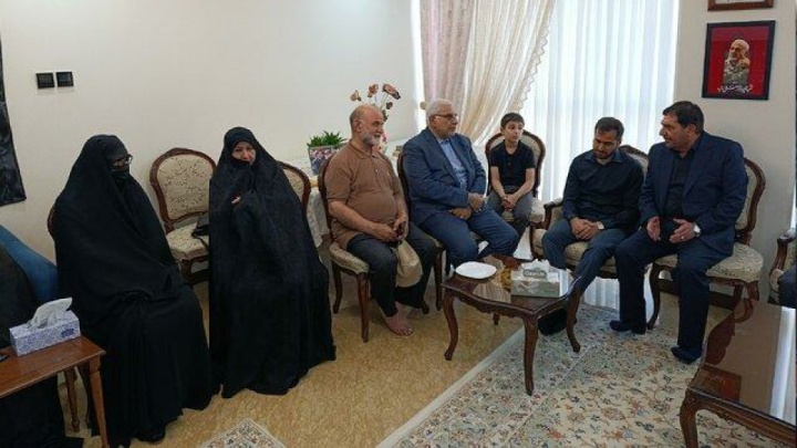 دیدار دستیار رهبری انقلاب با خانواده سپهبد شهید غلامعلی رشید