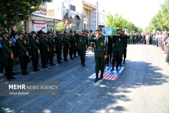 تشییع پیکر شهید ایزدی(حاج رمضان) در سنقر و کلیایی کرمانشاه