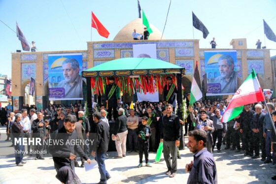 تشییع پیکر شهید ایزدی(حاج رمضان) در سنقر و کلیایی کرمانشاه
