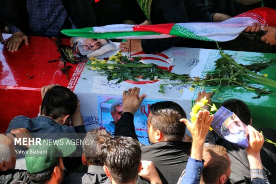 تشییع پیکر شهید ایزدی(حاج رمضان) در سنقر و کلیایی کرمانشاه