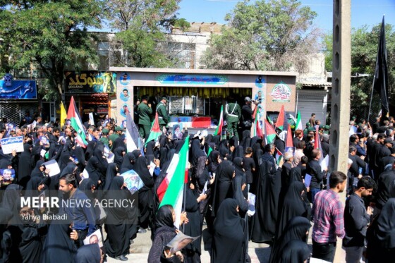 تشییع پیکر شهید ایزدی(حاج رمضان) در سنقر و کلیایی کرمانشاه