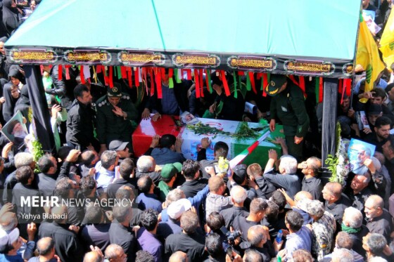 تشییع پیکر شهید ایزدی(حاج رمضان) در سنقر و کلیایی کرمانشاه
