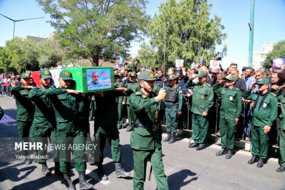 تشییع پیکر شهید ایزدی(حاج رمضان) در سنقر و کلیایی کرمانشاه