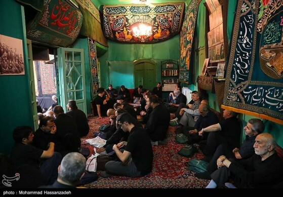 عزاداری اباعبدالله الحسین(ع) در حسینیه سادات اخوی