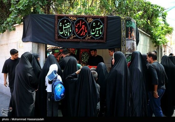 عزاداری اباعبدالله الحسین(ع) در حسینیه سادات اخوی