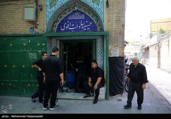 عزاداری اباعبدالله الحسین(ع) در حسینیه سادات اخوی