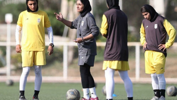 فوتبال زنان ایران برای پرچم می‌جنگد