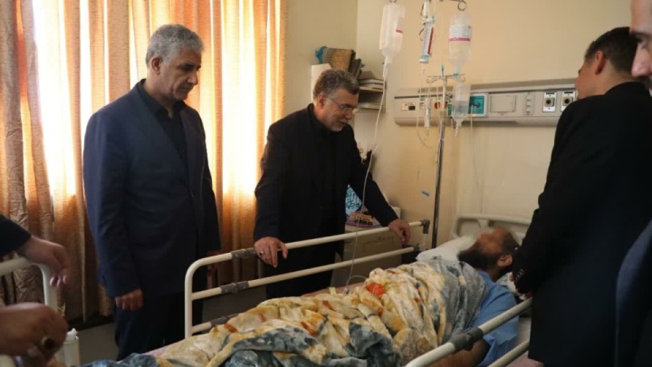 عیادت وزیر بهداشت از مجروحان تجاوز صهیونیستها در قم