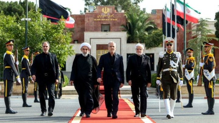 پزشکیان عازم جمهوری آذربایجان شد