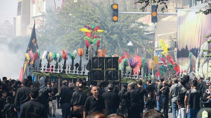 موج خروشان عاشقان در کوچه پسکوچههای پایتخت