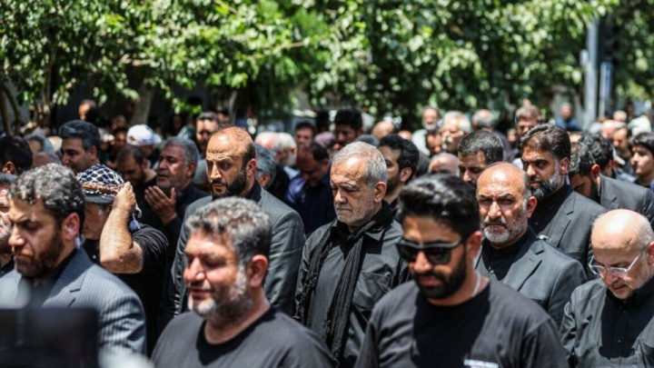 حضور رئیس جمهور در جمع عزاداران عاشورایی تبریز