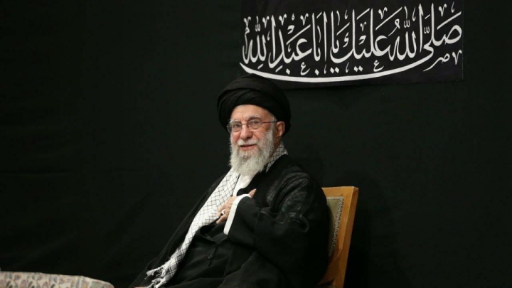 حضور رهبر انقلاب در مراسم عزاداری شب عاشورای حسینی