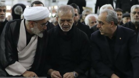 حضور دکتر پزشکیان در نماز ظهر عاشورا در مصلی امام خمینی(ره) تبریز