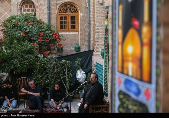 مراسم روضه اباعبدالله الحسین (ع)در خانه تاریخی نبوی قزوین