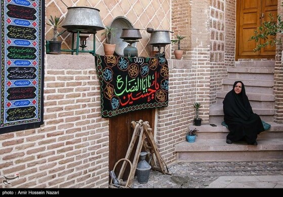 مراسم روضه اباعبدالله الحسین (ع)در خانه تاریخی نبوی قزوین