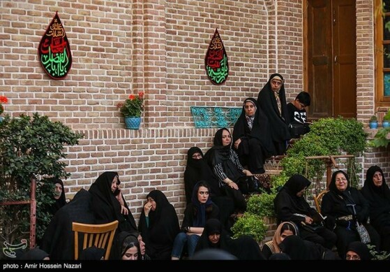 مراسم روضه اباعبدالله الحسین (ع)در خانه تاریخی نبوی قزوین